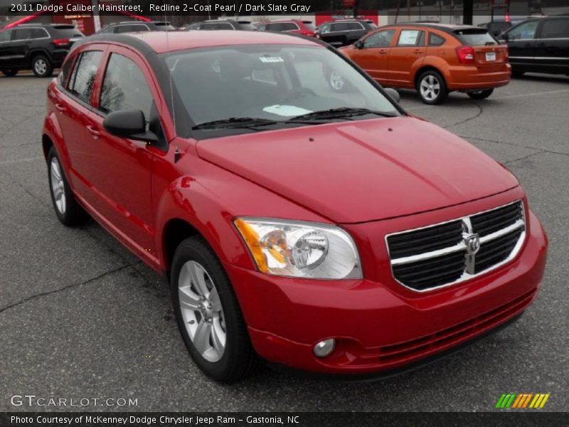 Front 3/4 View of 2011 Caliber Mainstreet