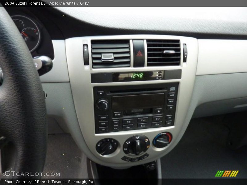 Absolute White / Gray 2004 Suzuki Forenza S