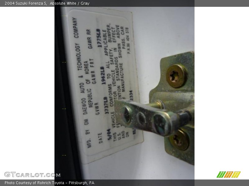 Absolute White / Gray 2004 Suzuki Forenza S