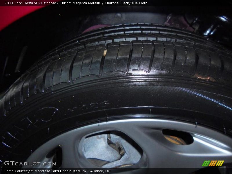 Bright Magenta Metallic / Charcoal Black/Blue Cloth 2011 Ford Fiesta SES Hatchback
