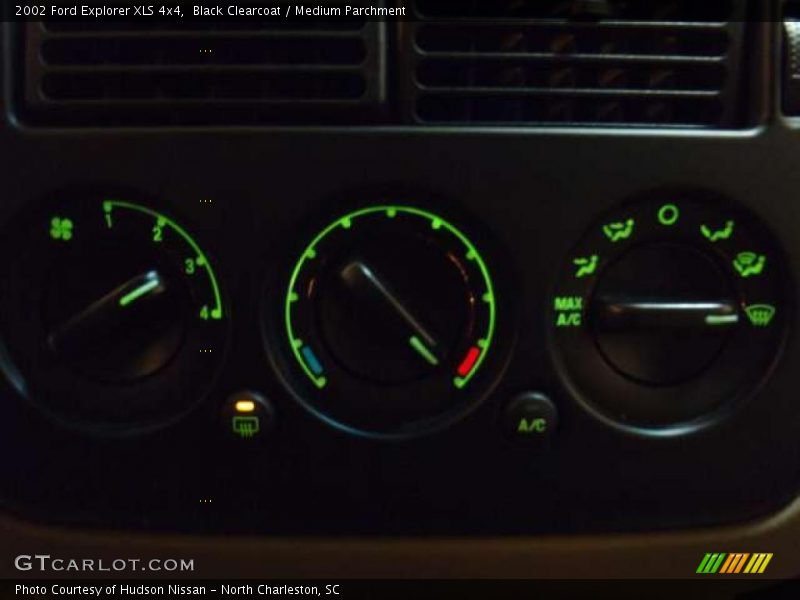 Black Clearcoat / Medium Parchment 2002 Ford Explorer XLS 4x4