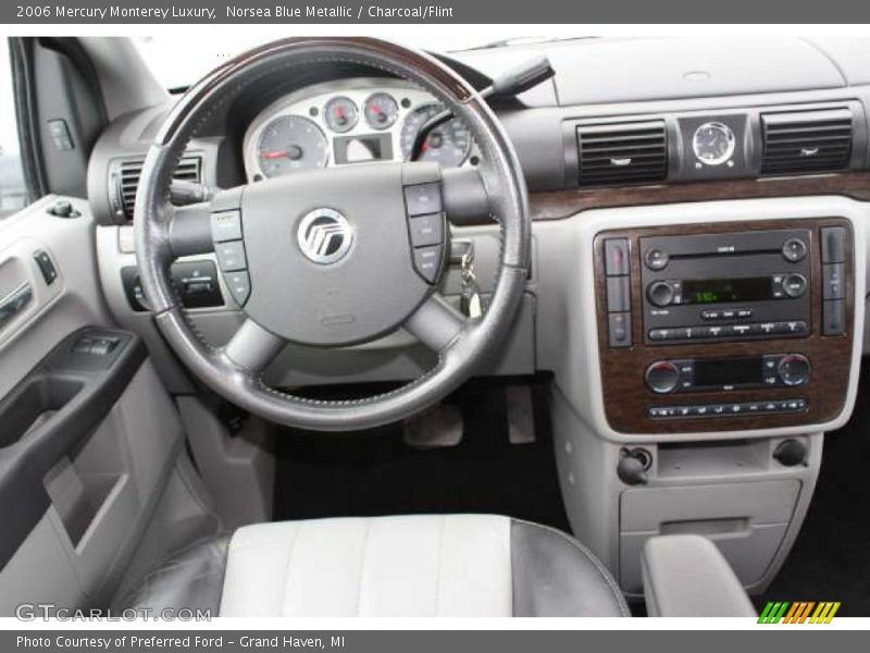  2006 Monterey Luxury Charcoal/Flint Interior