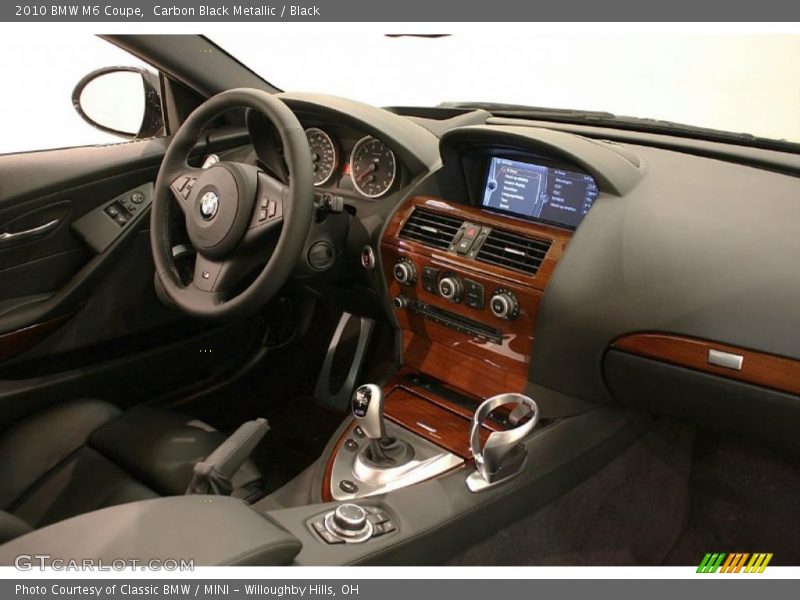 Dashboard of 2010 M6 Coupe