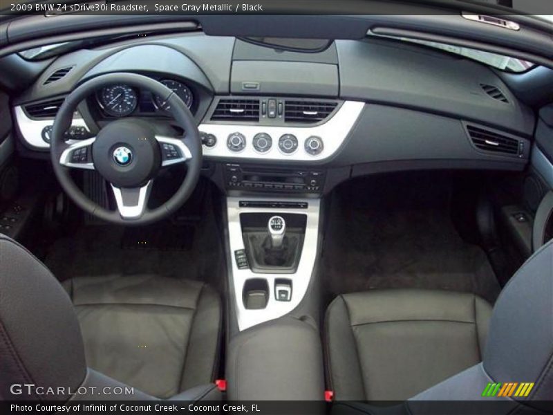 Dashboard of 2009 Z4 sDrive30i Roadster