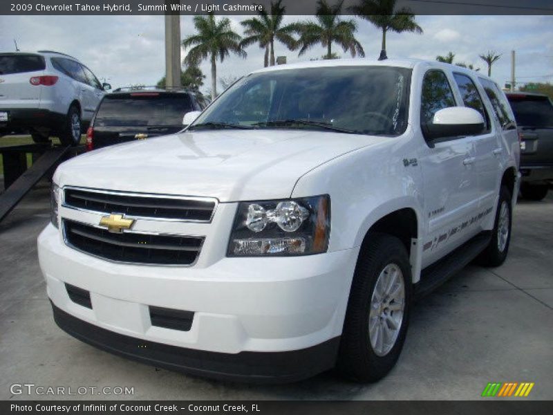 Front 3/4 View of 2009 Tahoe Hybrid