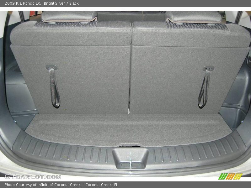 Bright Silver / Black 2009 Kia Rondo LX