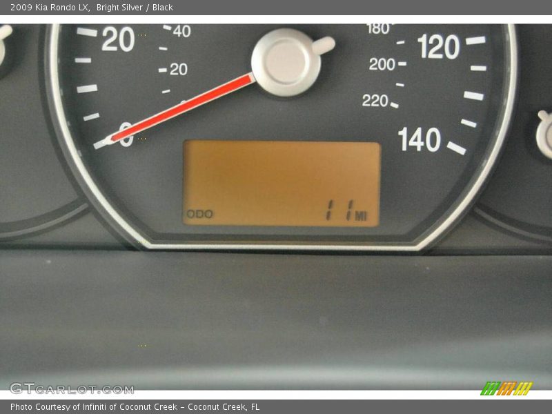 Bright Silver / Black 2009 Kia Rondo LX