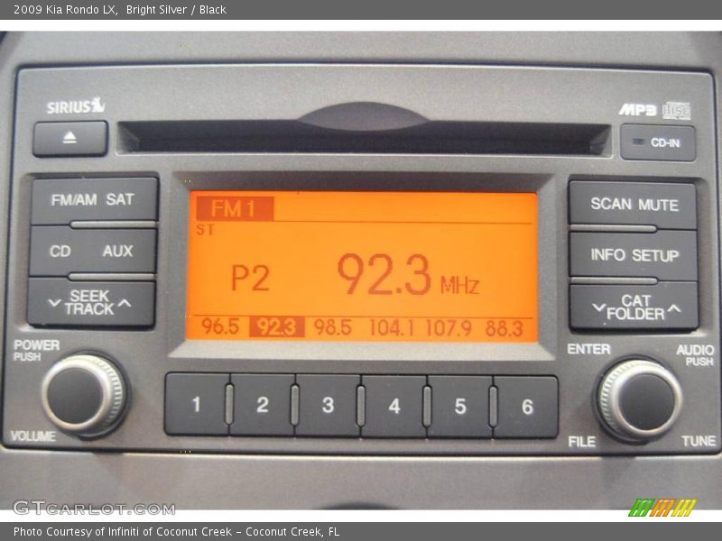 Bright Silver / Black 2009 Kia Rondo LX