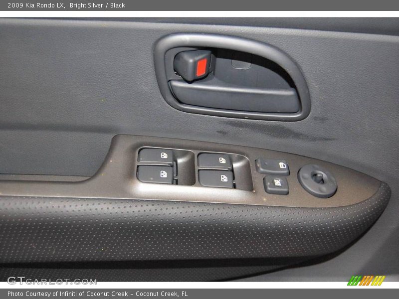 Bright Silver / Black 2009 Kia Rondo LX