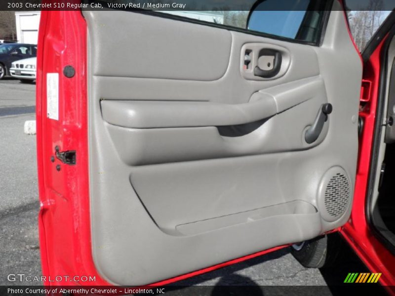 Victory Red / Medium Gray 2003 Chevrolet S10 Regular Cab