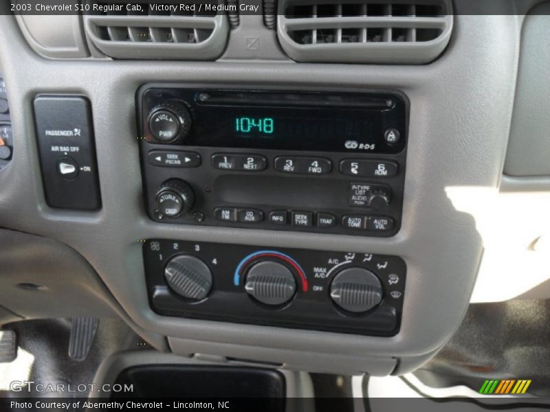 Victory Red / Medium Gray 2003 Chevrolet S10 Regular Cab