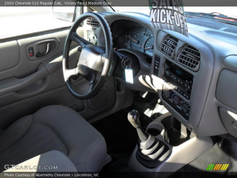 Victory Red / Medium Gray 2003 Chevrolet S10 Regular Cab