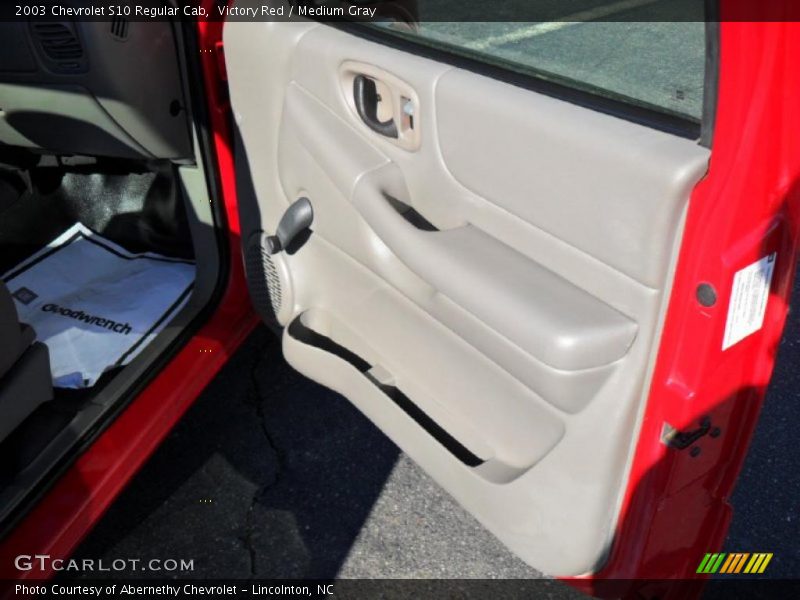 Victory Red / Medium Gray 2003 Chevrolet S10 Regular Cab