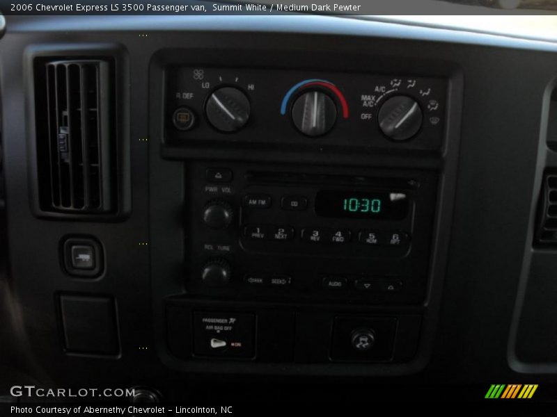 Summit White / Medium Dark Pewter 2006 Chevrolet Express LS 3500 Passenger van