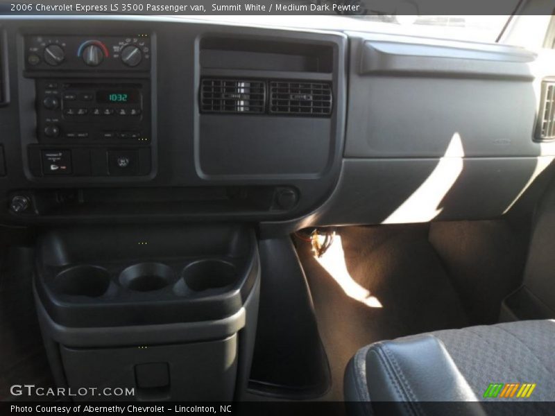 Summit White / Medium Dark Pewter 2006 Chevrolet Express LS 3500 Passenger van