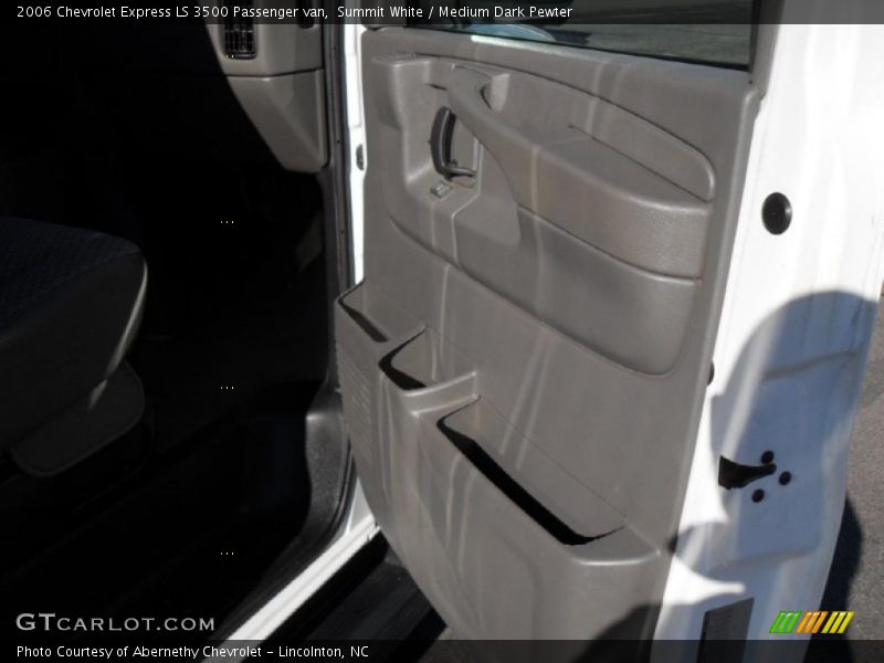 Summit White / Medium Dark Pewter 2006 Chevrolet Express LS 3500 Passenger van