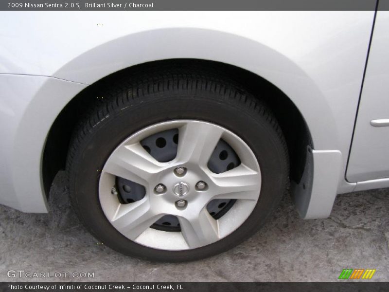 Brilliant Silver / Charcoal 2009 Nissan Sentra 2.0 S