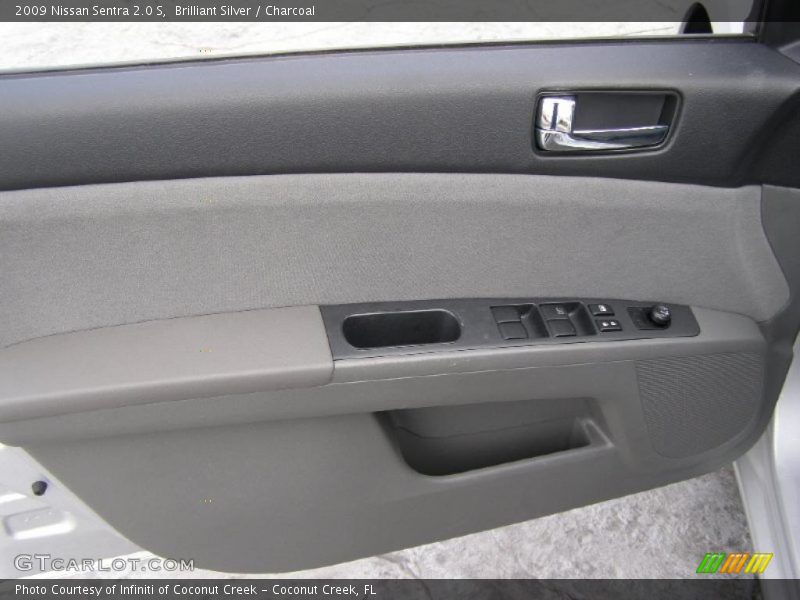 Brilliant Silver / Charcoal 2009 Nissan Sentra 2.0 S