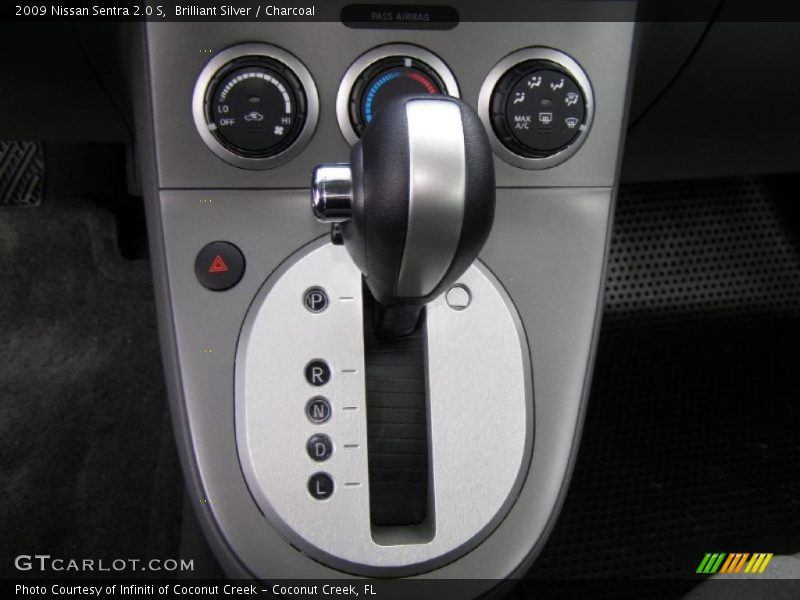Brilliant Silver / Charcoal 2009 Nissan Sentra 2.0 S
