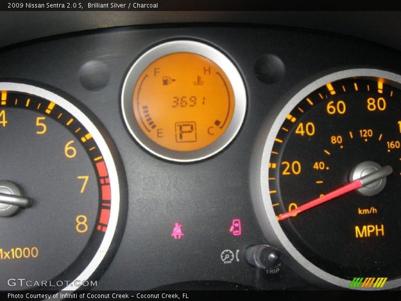 Brilliant Silver / Charcoal 2009 Nissan Sentra 2.0 S