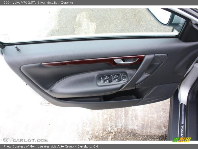 Silver Metallic / Graphite 2004 Volvo V70 2.5T