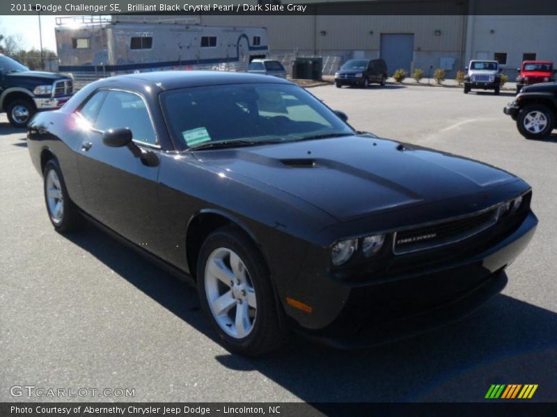 Front 3/4 View of 2011 Challenger SE