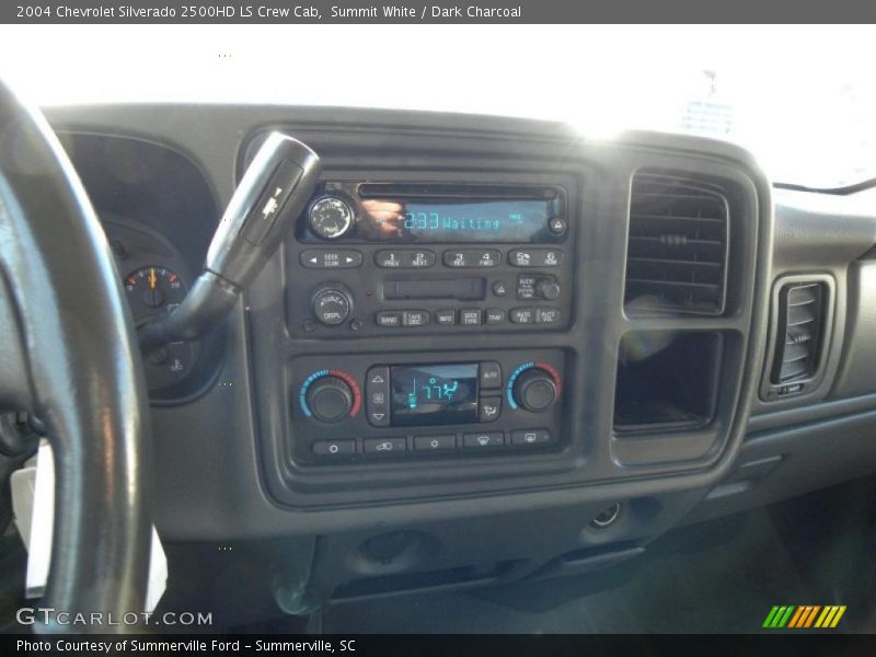 Summit White / Dark Charcoal 2004 Chevrolet Silverado 2500HD LS Crew Cab