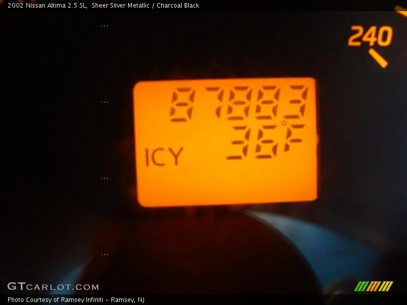 Sheer Silver Metallic / Charcoal Black 2002 Nissan Altima 2.5 SL