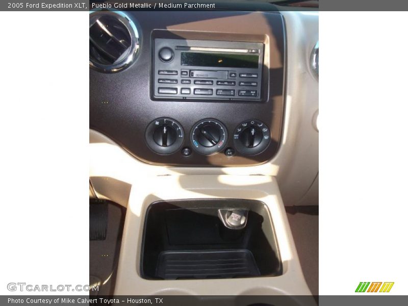 Pueblo Gold Metallic / Medium Parchment 2005 Ford Expedition XLT