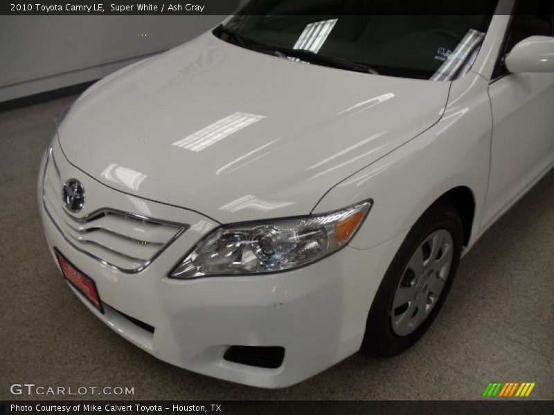 Super White / Ash Gray 2010 Toyota Camry LE