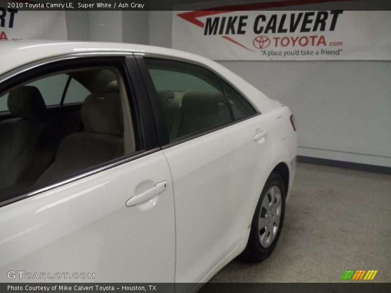 Super White / Ash Gray 2010 Toyota Camry LE