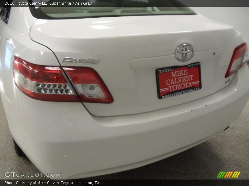 Super White / Ash Gray 2010 Toyota Camry LE