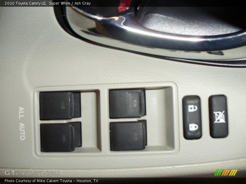 Super White / Ash Gray 2010 Toyota Camry LE