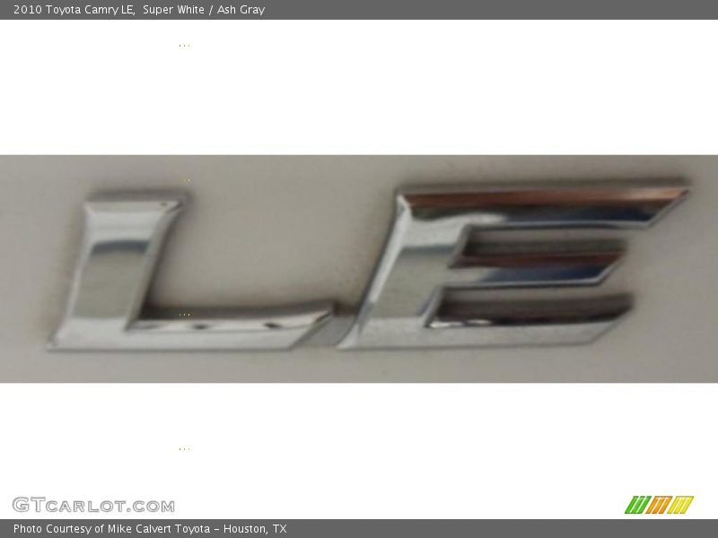 Super White / Ash Gray 2010 Toyota Camry LE