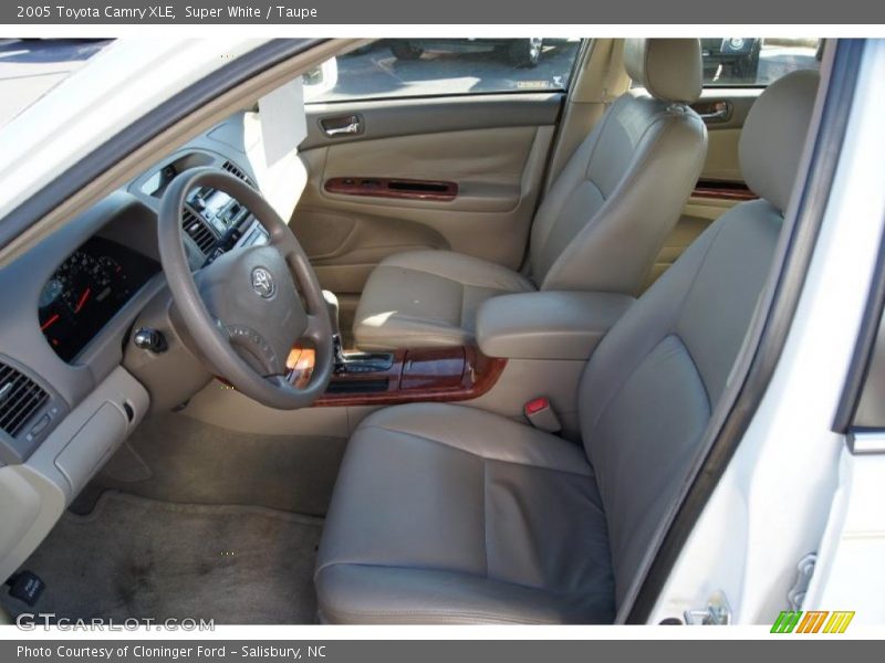 Super White / Taupe 2005 Toyota Camry XLE