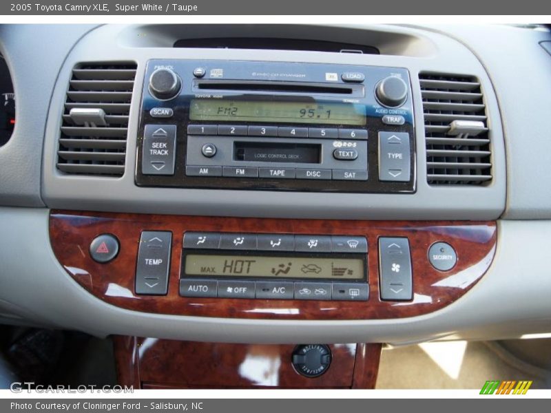 Super White / Taupe 2005 Toyota Camry XLE