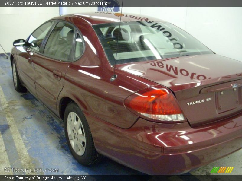 Merlot Metallic / Medium/Dark Flint 2007 Ford Taurus SE