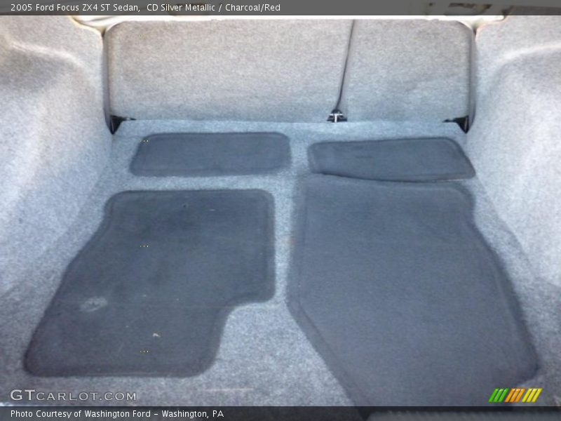 CD Silver Metallic / Charcoal/Red 2005 Ford Focus ZX4 ST Sedan