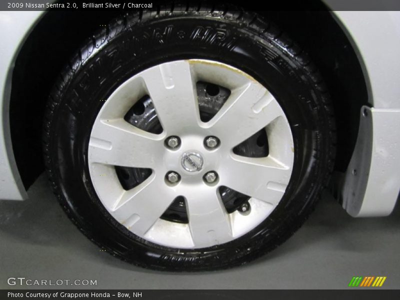 Brilliant Silver / Charcoal 2009 Nissan Sentra 2.0