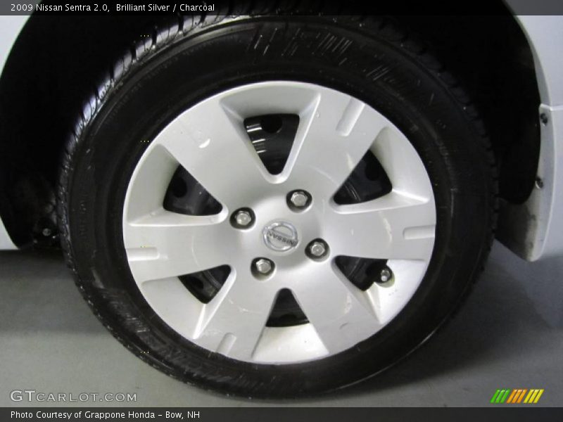 Brilliant Silver / Charcoal 2009 Nissan Sentra 2.0