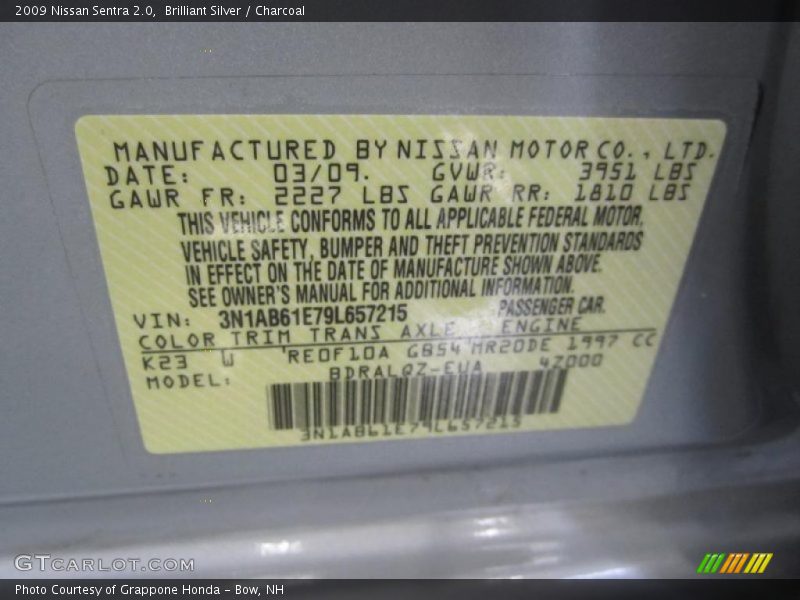 Brilliant Silver / Charcoal 2009 Nissan Sentra 2.0