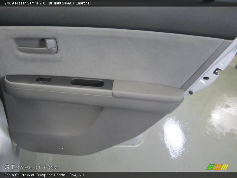 Brilliant Silver / Charcoal 2009 Nissan Sentra 2.0