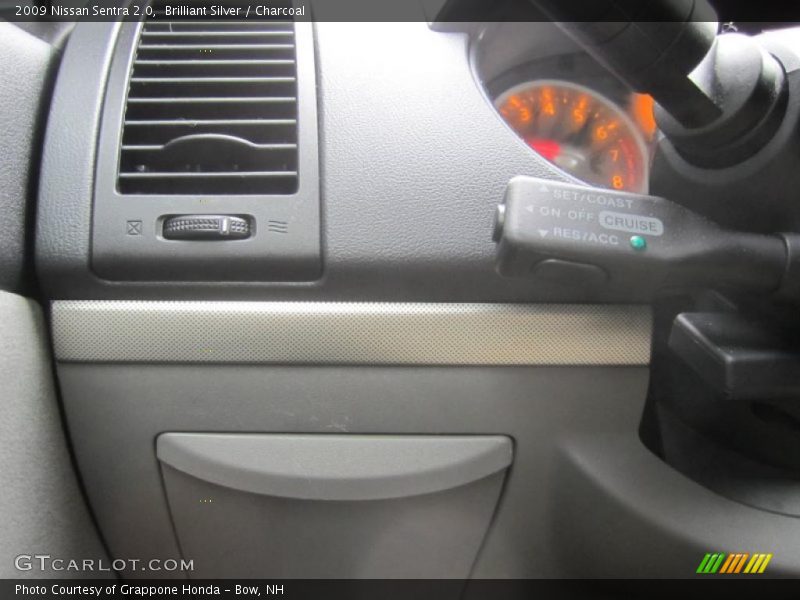 Brilliant Silver / Charcoal 2009 Nissan Sentra 2.0