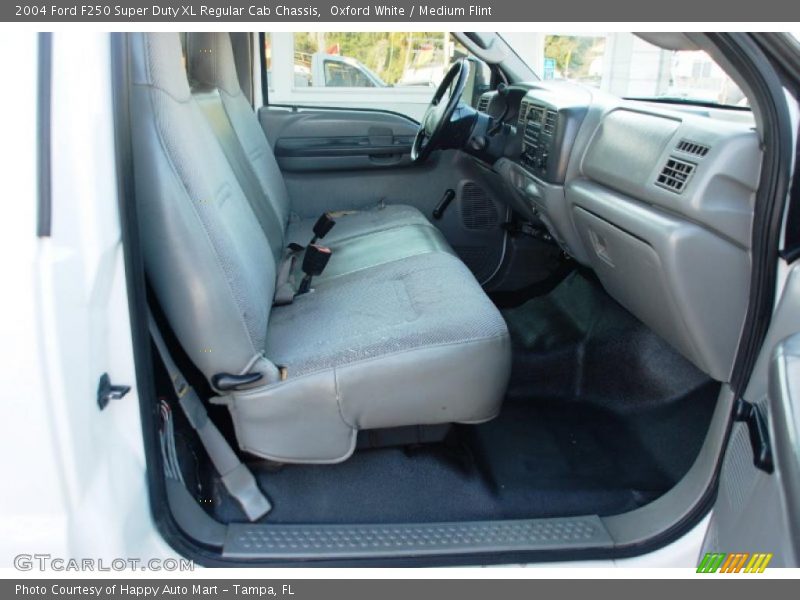Oxford White / Medium Flint 2004 Ford F250 Super Duty XL Regular Cab Chassis