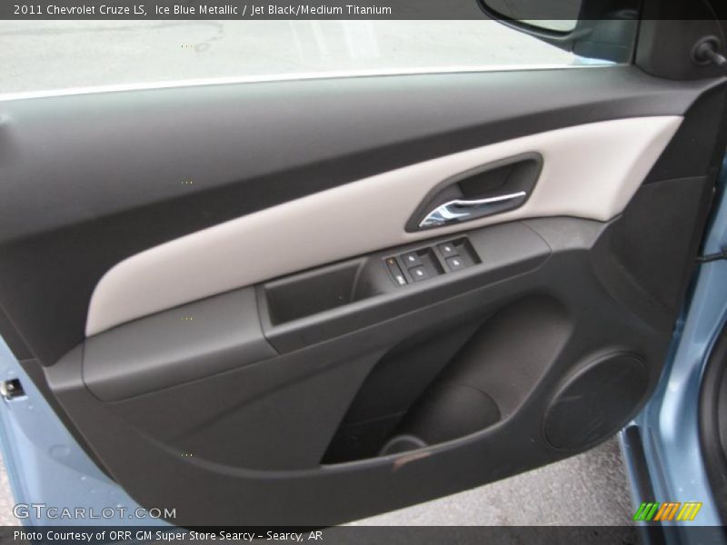 Door Panel of 2011 Cruze LS