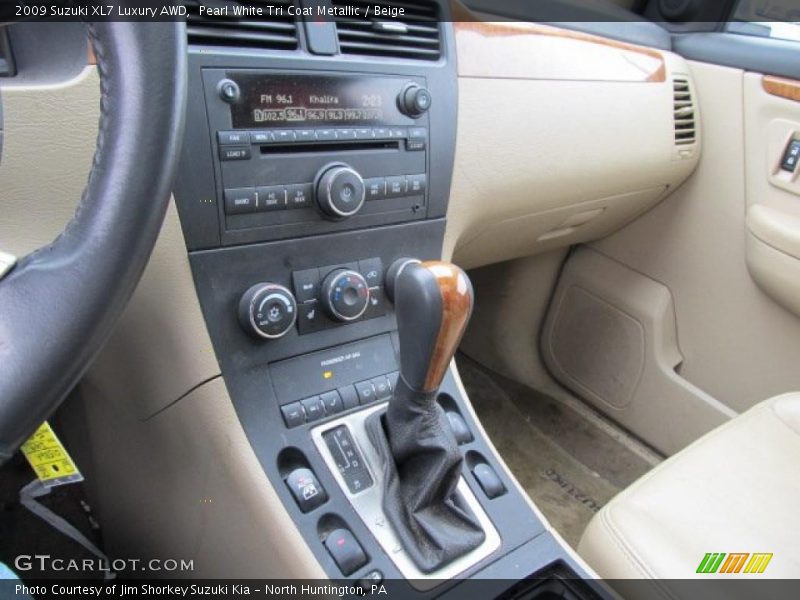 Pearl White Tri Coat Metallic / Beige 2009 Suzuki XL7 Luxury AWD