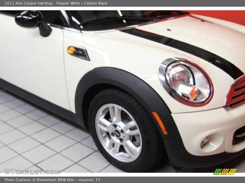 Pepper White / Carbon Black 2011 Mini Cooper Hardtop
