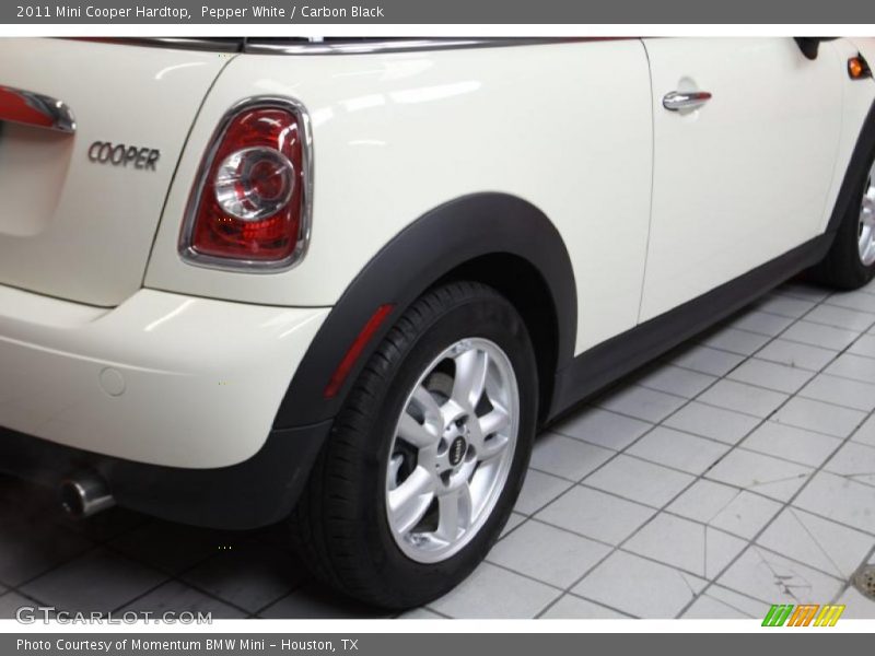 Pepper White / Carbon Black 2011 Mini Cooper Hardtop