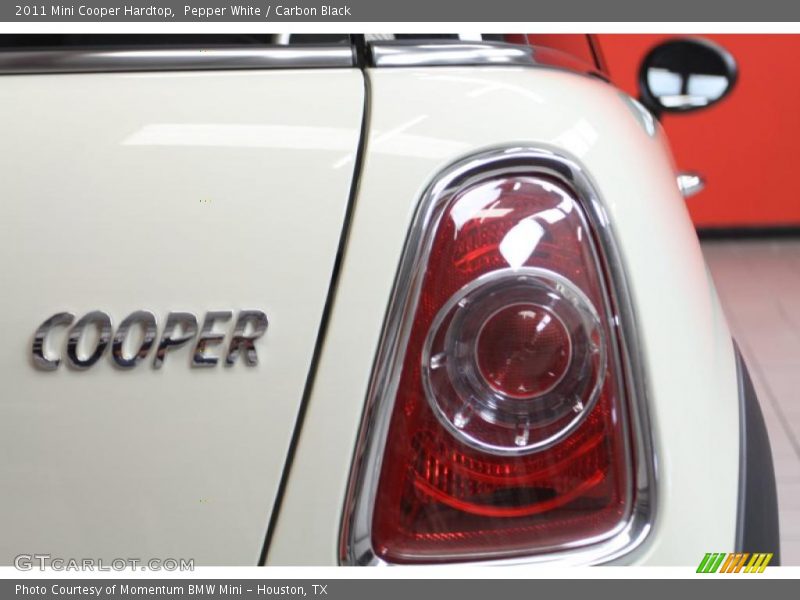 Pepper White / Carbon Black 2011 Mini Cooper Hardtop