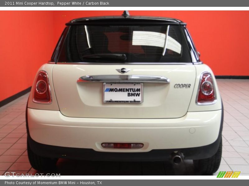 Pepper White / Carbon Black 2011 Mini Cooper Hardtop